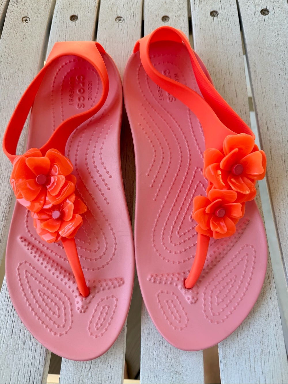 Crocs Serena Flower Embellished Thong Sandal wmns 7 Bright Coral Melon Slingback - Picture 2 of 8